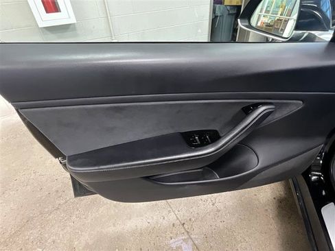 Used 2018 Tesla Model 3 Long Range image 9