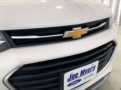 Used 2021 Chevrolet Trax LT FWD image 30