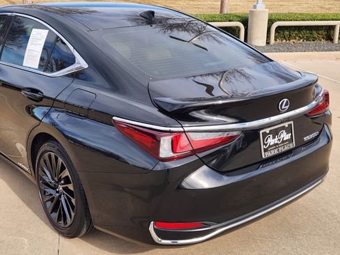 Used 2022 Lexus ES 300h Ultra Luxury image 24