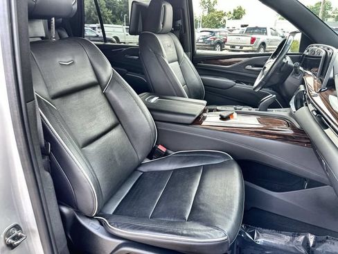 Used 2021 Cadillac Escalade Premium Luxury AWD/4WD image 29
