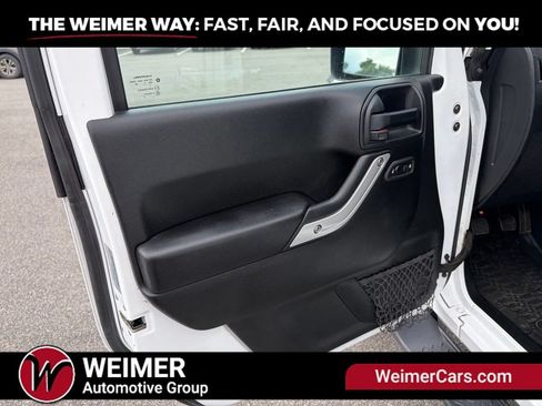 Used 2017 Jeep Wrangler Unlimited Sahara AWD/4WD image 23