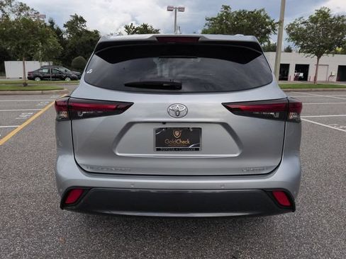 Used 2024 Toyota Highlander Limited FWD image 5