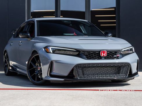 Used 2023 Honda Civic Type R image 2