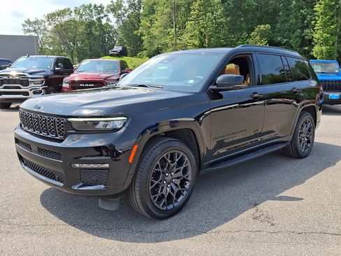 Used 2025 Jeep Grand Cherokee L Summit AWD/4WD image 3