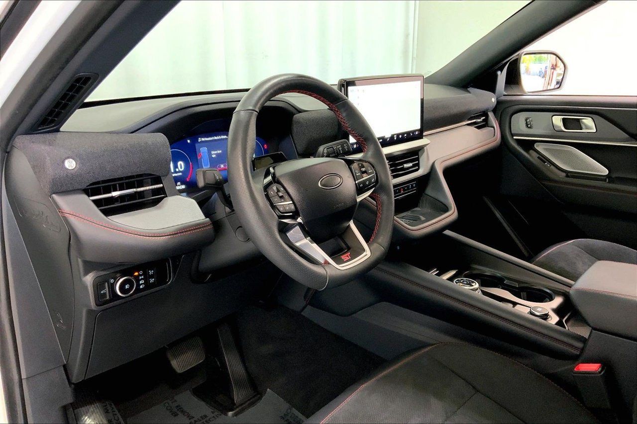 Used 2025 Ford Explorer ST AWD/4WD image 14