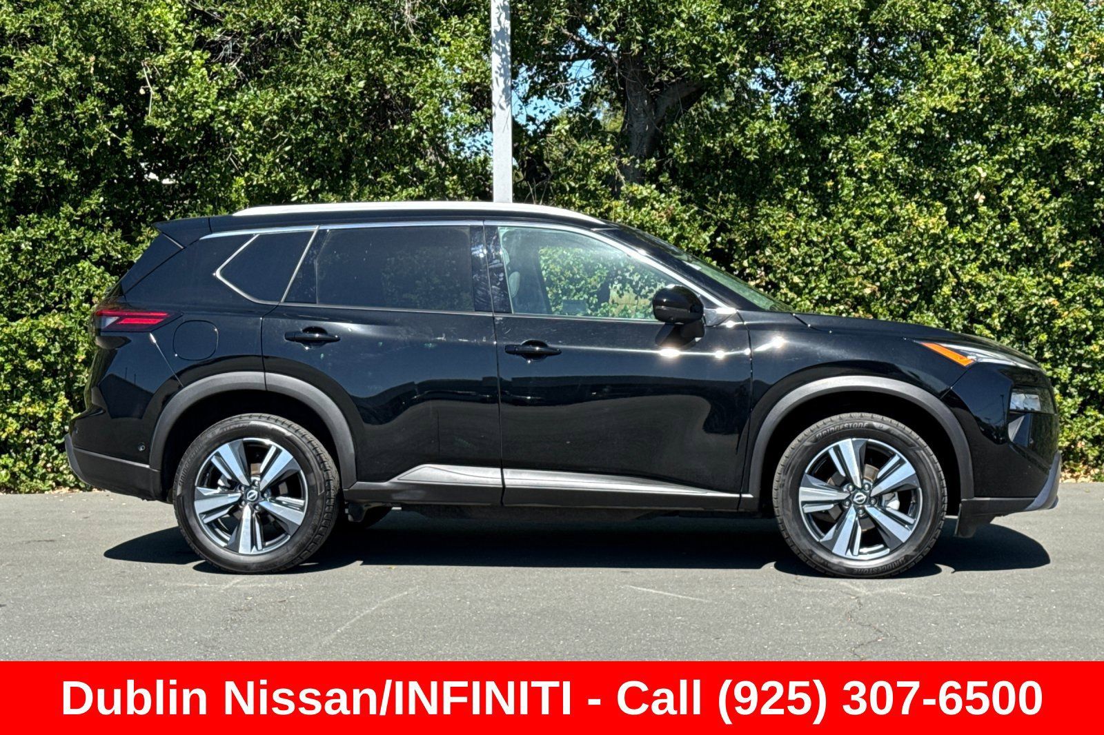Used 2024 Nissan Rogue SL AWD/4WD image 3