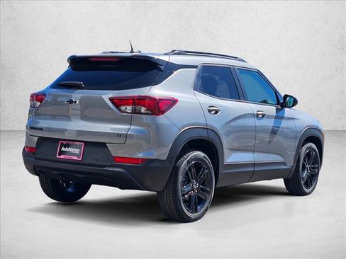 New 2026 Chevrolet TrailBlazer LT w/ Midnight Edition FWD image 2