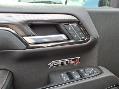 Used 2023 GMC Sierra 1500 AT4 w/ Technology Package image 9