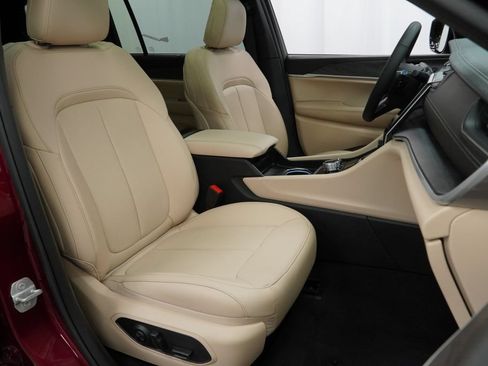 Certified 2025 Jeep Grand Cherokee L Limited w/ Luxury Tech Group II AWD/4WD image 50