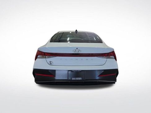 Certified 2025 Hyundai Elantra SEL image 15