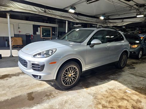 Used 2018 Porsche Cayenne Platinum Edition AWD/4WD image 3