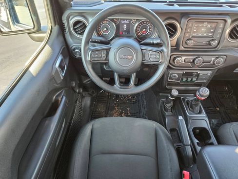 Used 2019 Jeep Wrangler Sport AWD/4WD image 12