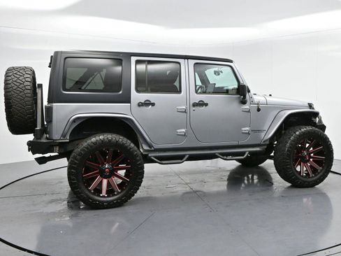 Used 2017 Jeep Wrangler Unlimited Sahara AWD/4WD image 8