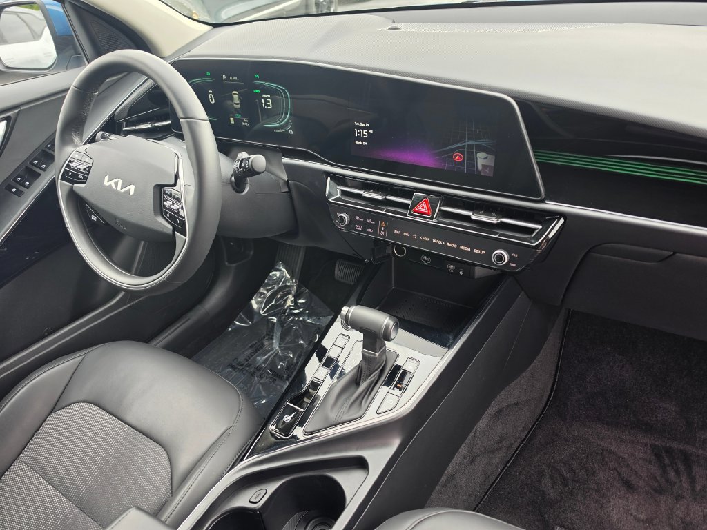 Certified 2025 Kia Niro EX FWD image 10