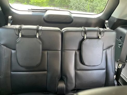 Used 2022 Ford Explorer XLT w/ Equipment Group 202A AWD/4WD image 17