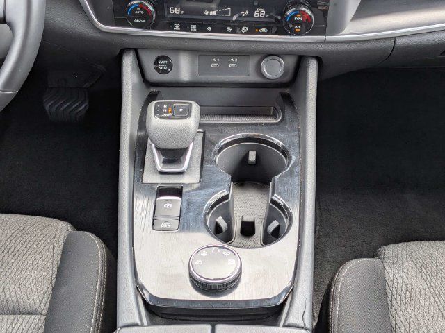 Used 2025 Nissan Rogue SV AWD/4WD image 18