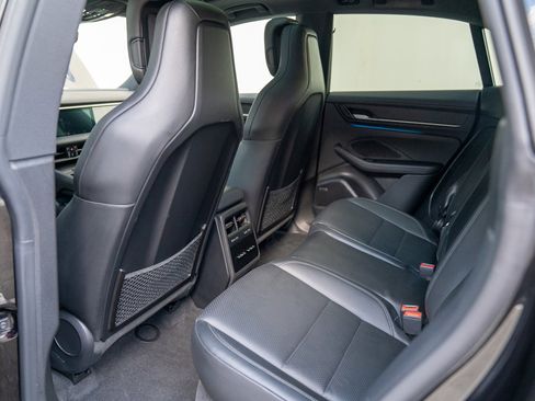 Used 2025 Porsche Macan Electric image 21