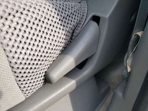 Used 2011 Nissan Frontier SV image 10