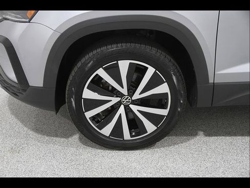 Used 2023 Volkswagen Taos SE w/ Panoramic Sunroof Package AWD/4WD image 22