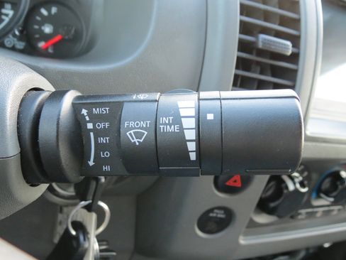 Used 2006 Nissan Frontier SE w/ (P01) Power Pkg image 14