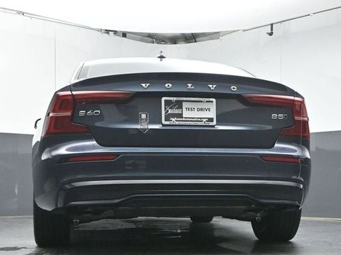Certified 2025 Volvo S60 B5 Core AWD/4WD image 35