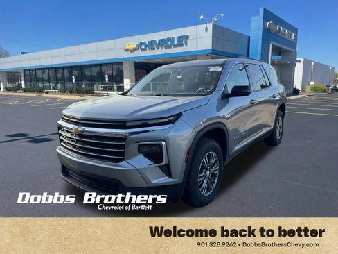 Used 2026 Chevrolet Traverse LT w/ Driver Confidence Package FWD image 3
