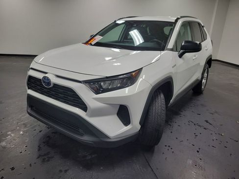 Used 2021 Toyota RAV4 LE image 4