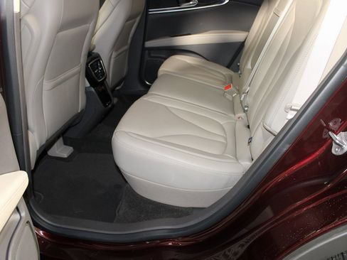 Used 2022 Lincoln Nautilus Reserve image 12