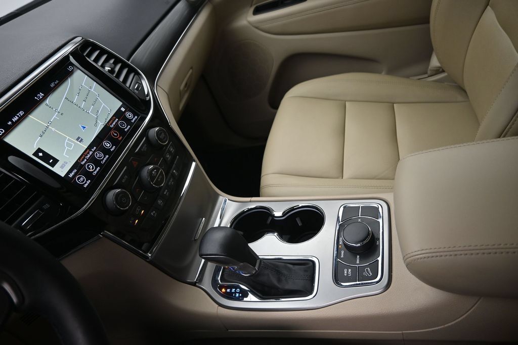 Used 2020 Jeep Grand Cherokee Limited AWD/4WD image 19