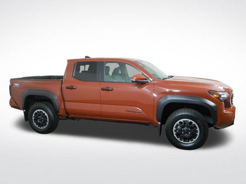 Used 2025 Toyota Tacoma TRD Off-Road w/ TRD Off Road Upgrade Package AWD/4WD image 2