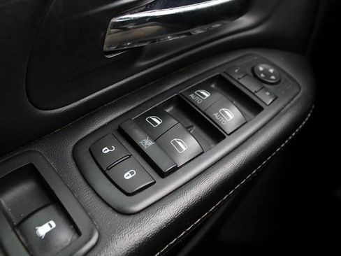 Used 2016 Dodge Grand Caravan SXT image 19