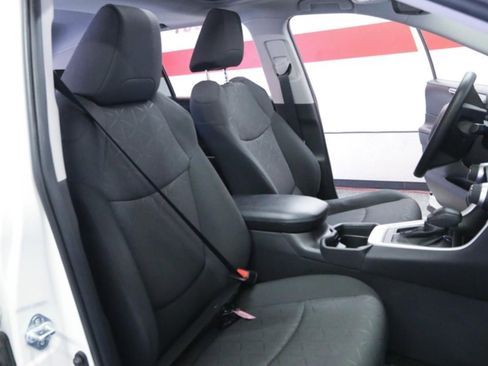 Used 2021 Toyota RAV4 XLE w/ Convenience Package FWD image 9