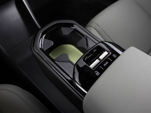 New 2026 Volvo EX30 Cross Country Ultra image 7