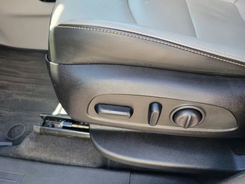 Used 2019 GMC Terrain SLT w/ Preferred Package image 16