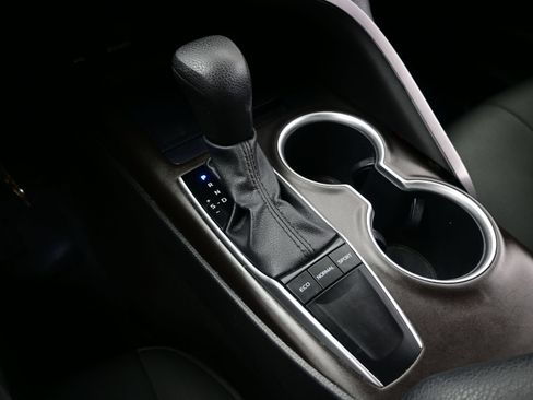 Used 2022 Toyota Camry LE FWD image 21