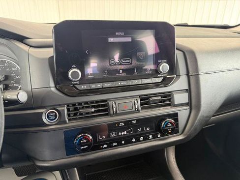 Used 2023 Nissan Pathfinder S FWD image 4