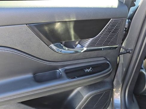 Used 2022 Lincoln Corsair FWD w/ Premium Package image 17