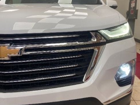 Used 2023 Chevrolet Traverse LT image 32