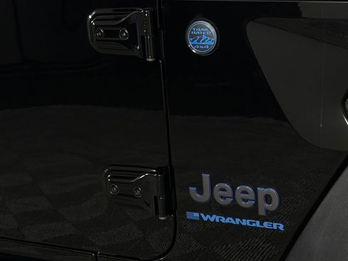 Used 2024 Jeep Wrangler Unlimited Rubicon 4xe AWD/4WD image 17