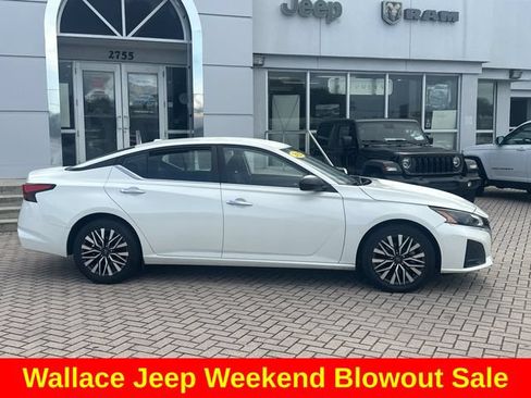 Used 2025 Nissan Altima 2.5 SV FWD image 6