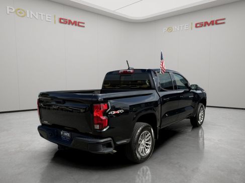Used 2023 Chevrolet Colorado LT w/ LT Convenience Package II AWD/4WD image 3