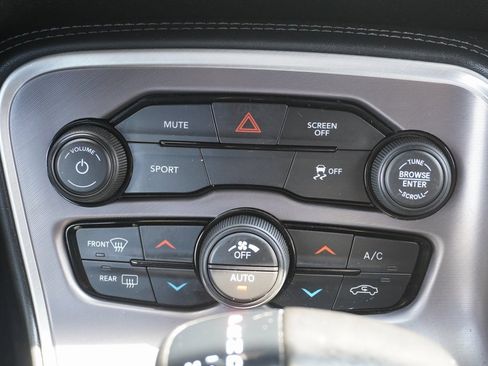 Used 2022 Dodge Challenger SXT image 17