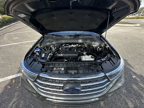 Used 2022 Ford Explorer XLT image 30