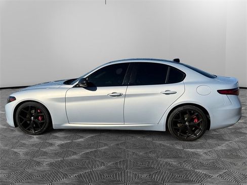Used 2020 Alfa Romeo Giulia w/ Nero Edizione image 8