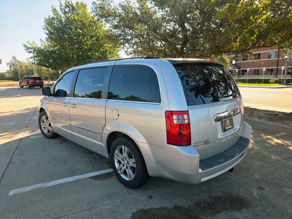 Used 2010 Dodge Grand Caravan SXT FWD image 12