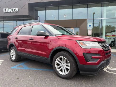 Used 2017 Ford Explorer 4WD image 2