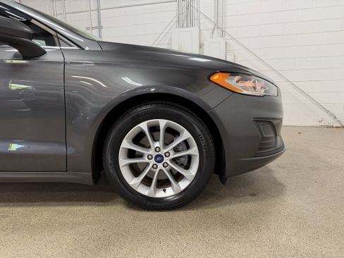 Used 2020 Ford Fusion SE FWD image 25