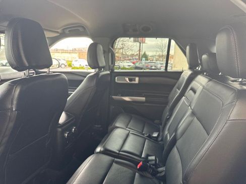 Used 2023 Ford Explorer Limited image 8