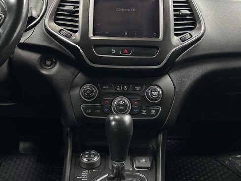 Used 2020 Jeep Cherokee Trailhawk w/ Comfort/Convenience Group image 24