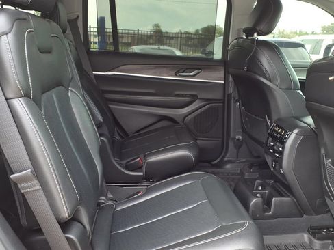 Used 2023 Jeep Grand Cherokee L Limited w/ Luxury Tech Group II RWD image 16
